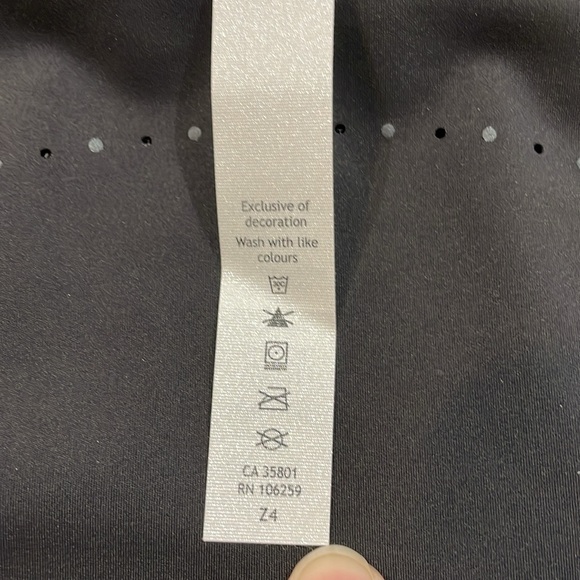 Lululemon Hotty Hot Cropped Tank Top - Charcoal Gray, Size 4 - NWT - Picture 10 of 10